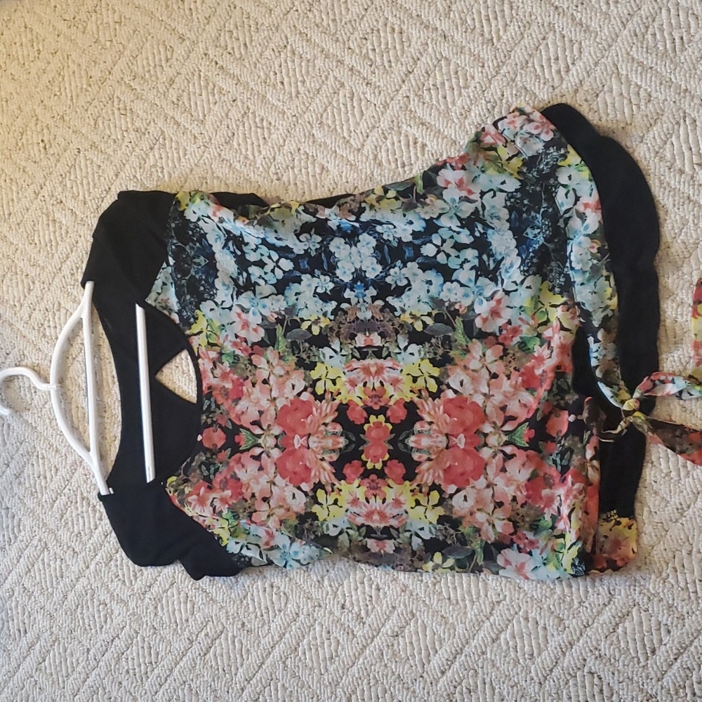 floral print tie and black back short sleeve tee with open back part